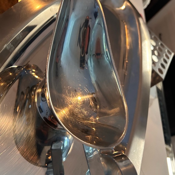 24 inch Stainless Steel serving platter / warming trays and sauce boat. - Picture 7 of 10